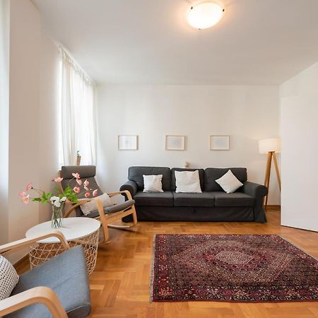 New Town Spacious Apartment Warsawa Bagian luar foto