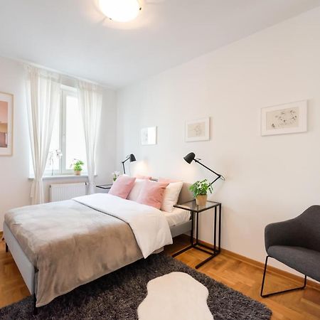New Town Spacious Apartment Warsawa Bagian luar foto