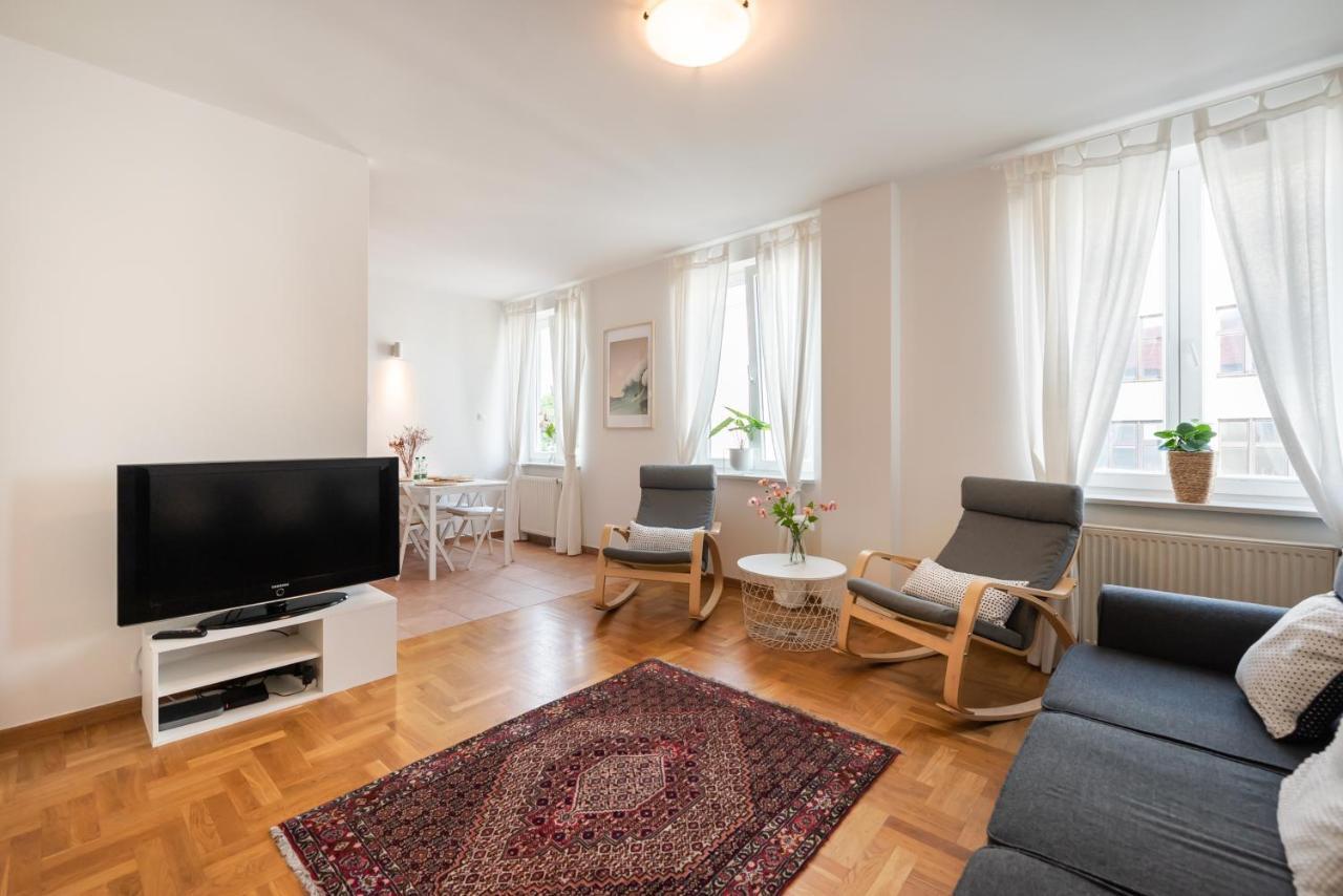 New Town Spacious Apartment Warsawa Bagian luar foto