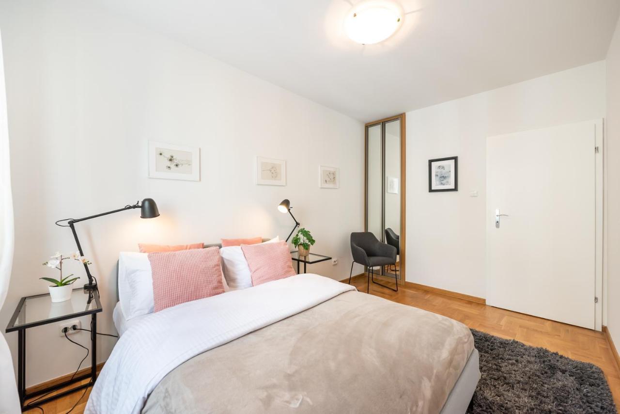 New Town Spacious Apartment Warsawa Bagian luar foto