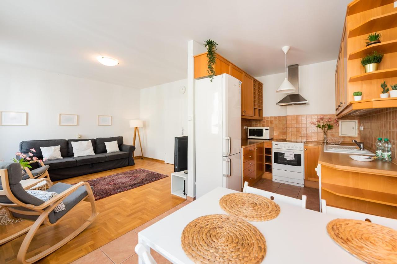 New Town Spacious Apartment Warsawa Bagian luar foto