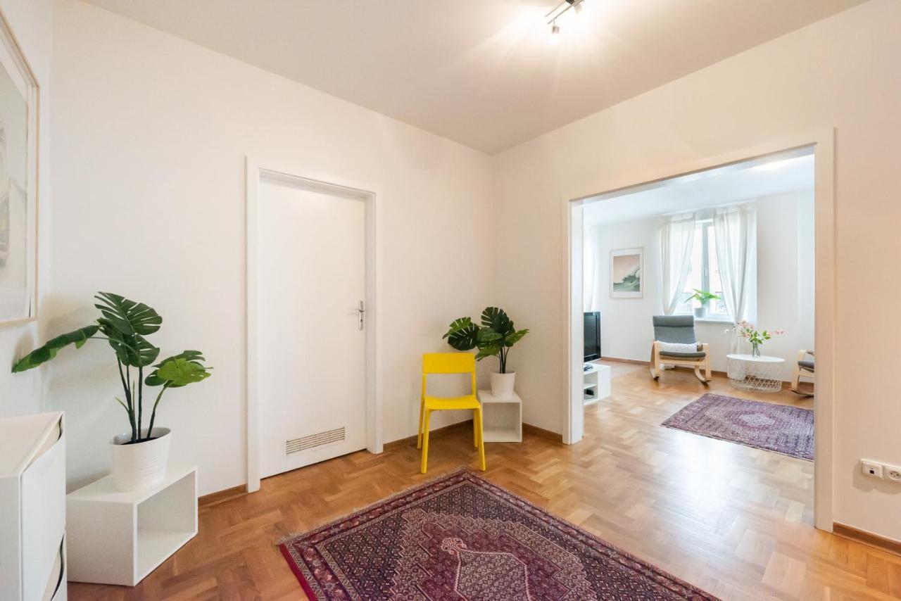 New Town Spacious Apartment Warsawa Bagian luar foto
